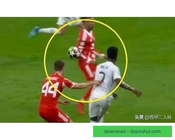 皇马中场卡马文加国家队训练膝盖副韧带轻度扭伤引发球迷担忧情绪